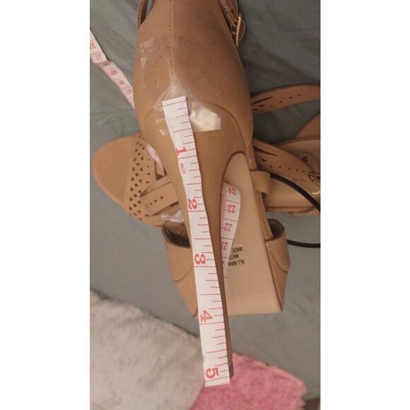 NWOT Golden Tan Cutout Platform Heels By Delicious Shoes Women's Size 7.5 - Picture 8 of 10